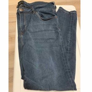 Celebrity Pink Mid Rise Skinny Jeans Dark Wash